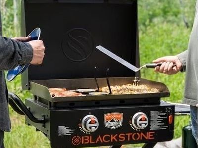 Blackstone 22" On The Go Flat Top Griddle with Hood - Portable Propane Gas Grill