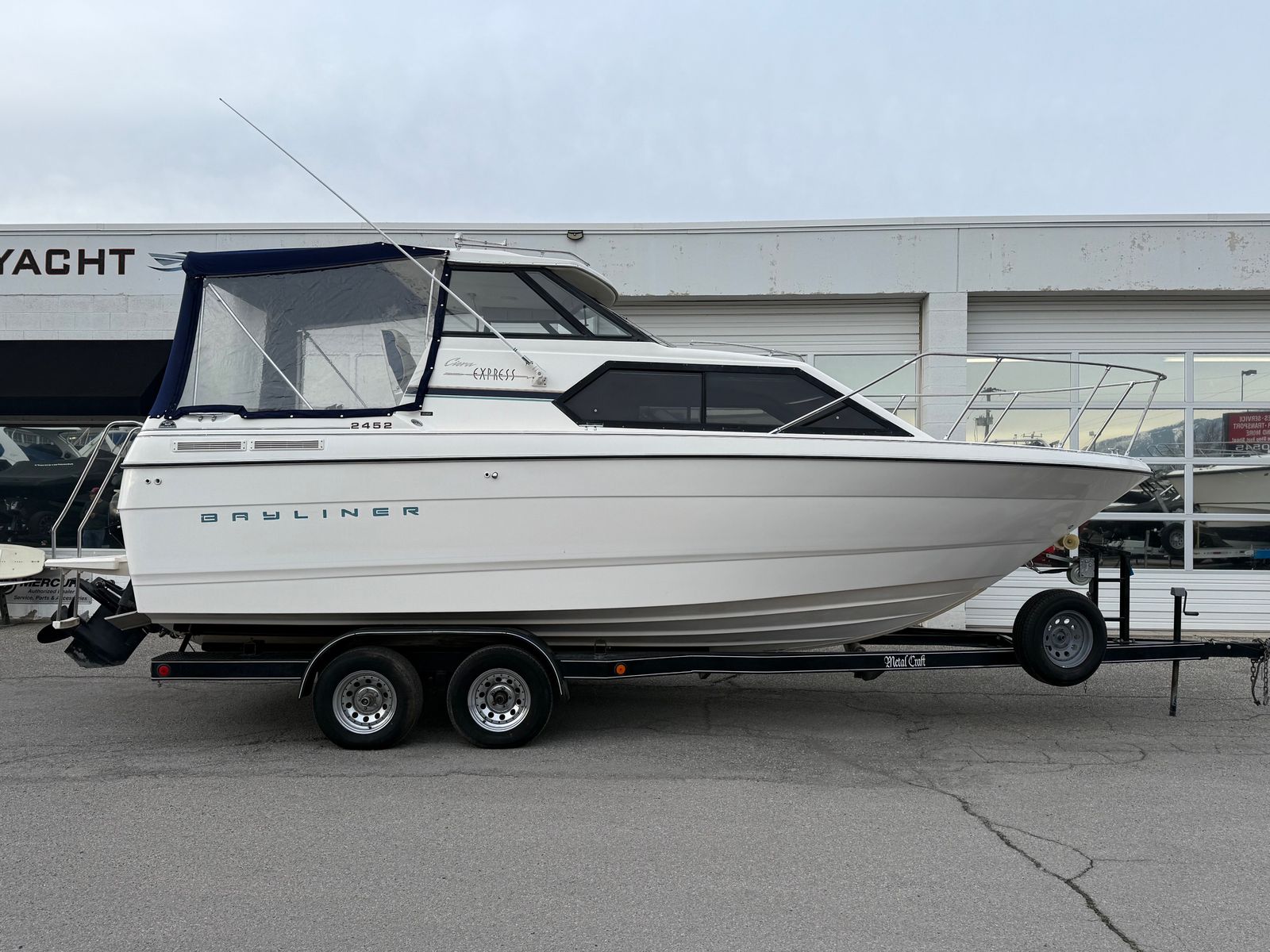 1996 24' Bayliner Classic 2452 Express Hardtop