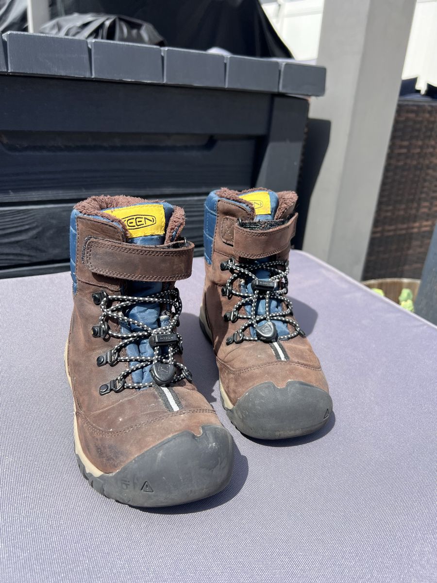 KEEN Kids Waterproof Winter Boots – Size 13