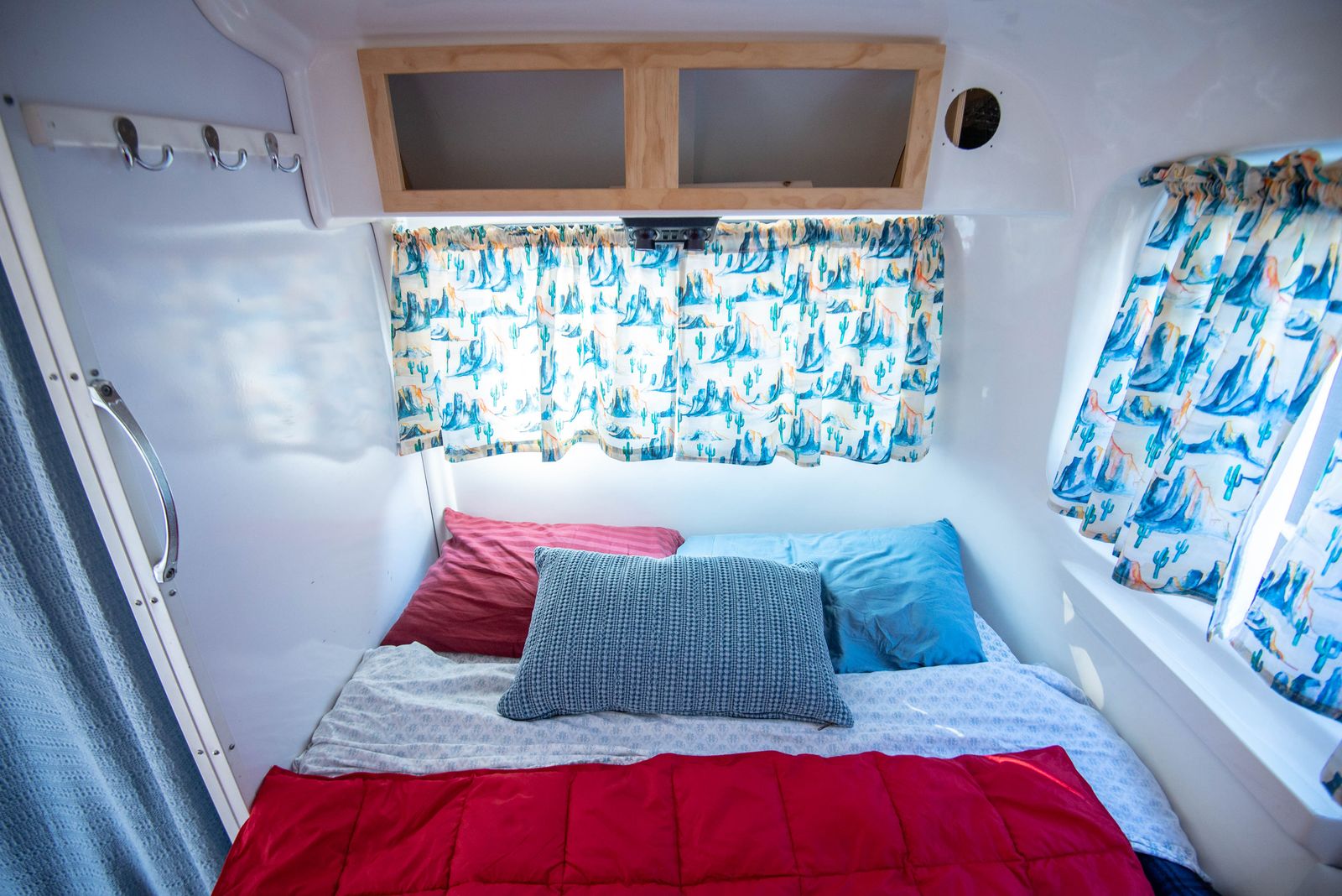 17' Fiberglass Burro Camper