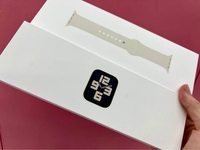 Brand new Apple Watch Series 7, 41mm - GPS