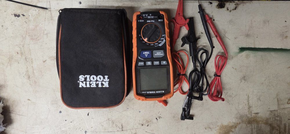 Klein Tools ET600 Digital AC/DC Voltage Tester with Leads and Carrying Case