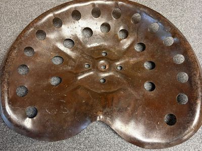 Vintage Cast Iron Tractor Seat Stool Farm Implement Implement Rustic Decor Art