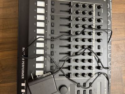Roland TR-8S Aira Rhythm Performer Drum Machine - Legendary Drum Sounds