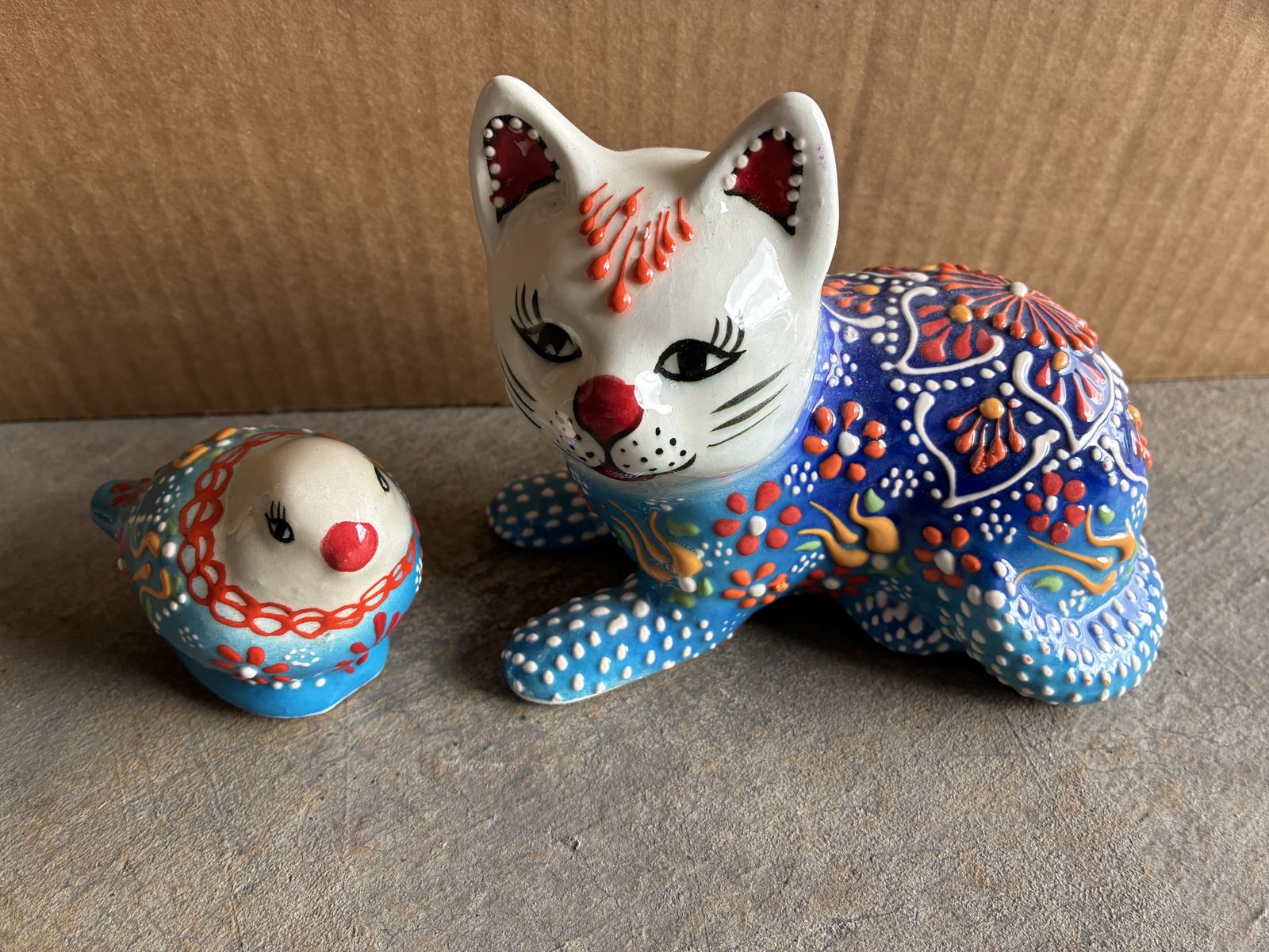 Cute Blue/white Painted Cat And Bird Figurines