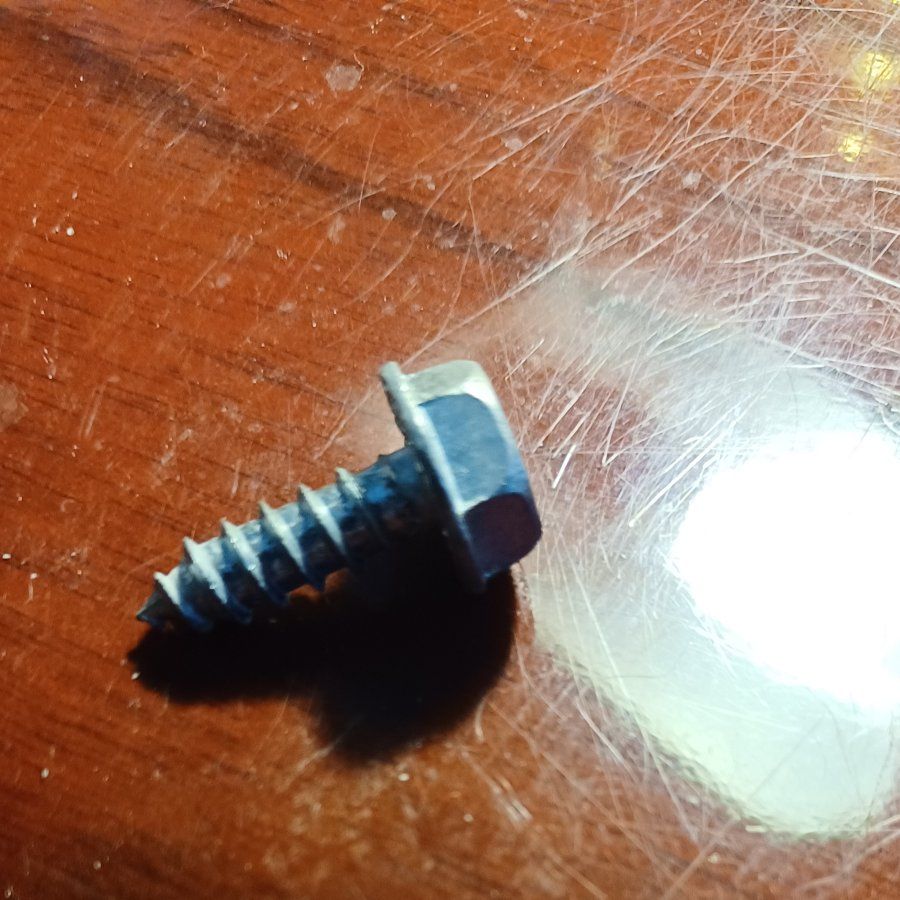 3/4 inch. 500 screws/Free screw driver