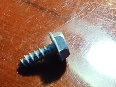 3/4 inch. 500 screws/Free screw driver