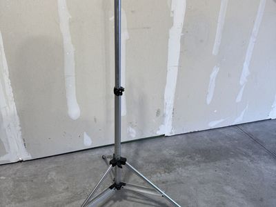 Paul Mitchell adjustable mannequin head tripod