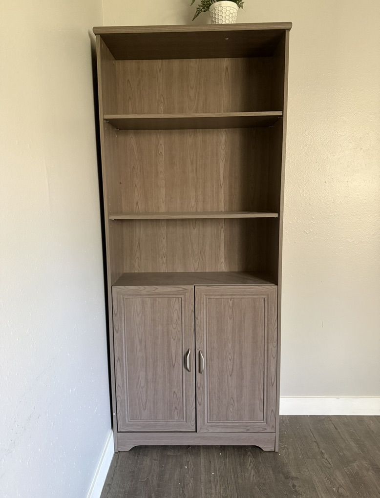 Bookshelf With Adjustable Shelves