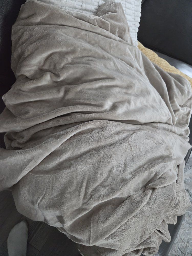 Cozy Gray Fleece Throw Blanket - Soft & Warm king size
