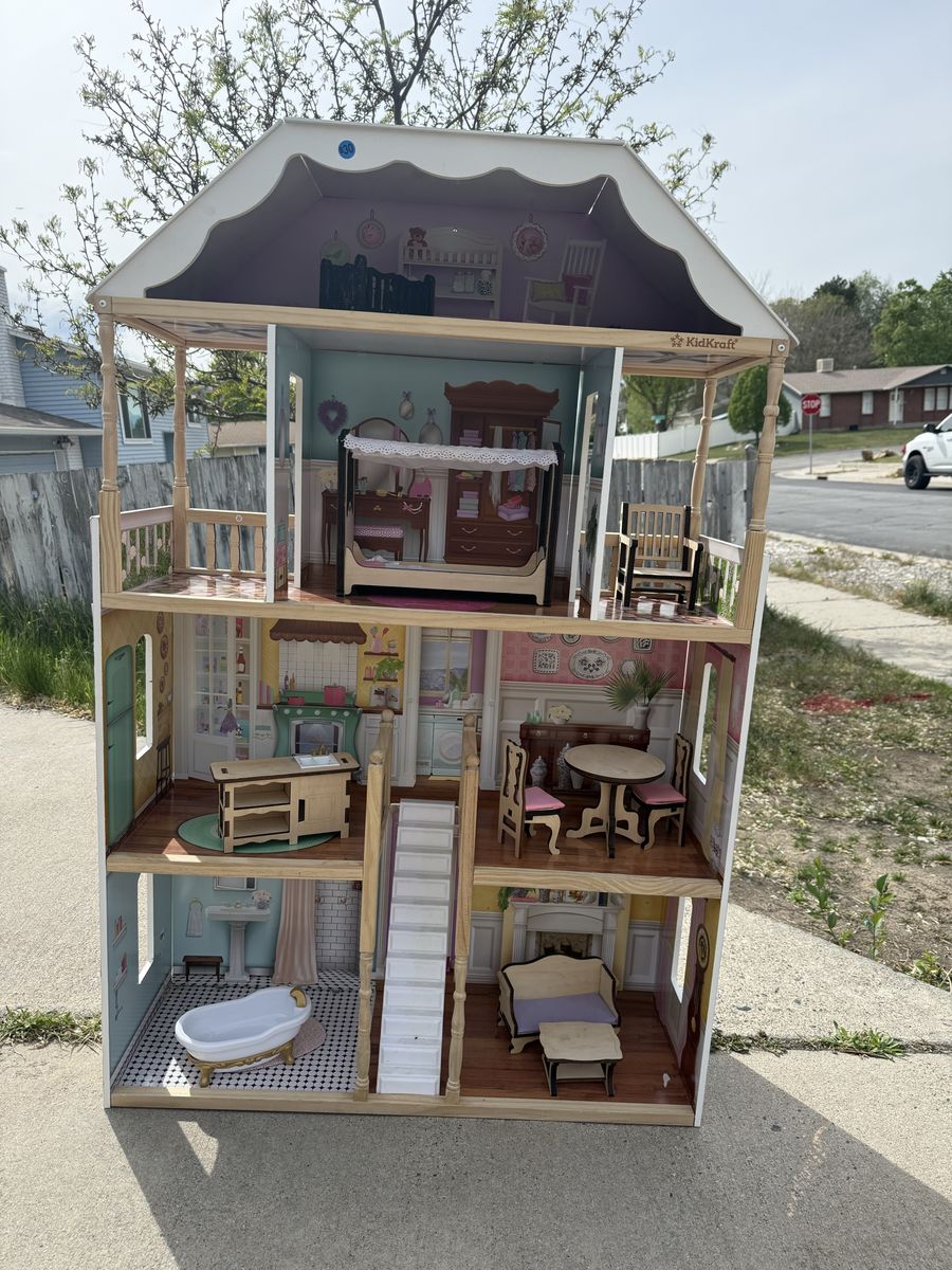 Girls doll house