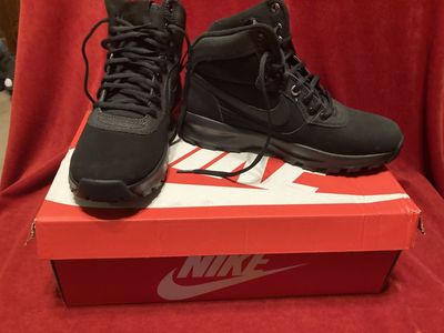 Nike Men’s Manoadome Triple Black Athletic Trail Hiking Boots New