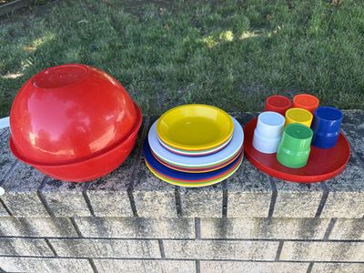 Awesome vintage Mid Century Party Ball picnic camping set plates cups bowls, MCM Ingrid Chicago