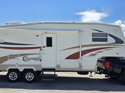 2005 CrossRoads Cruiser 29' Rear Kitchen - Sleeps 4-6 and all weather insulated