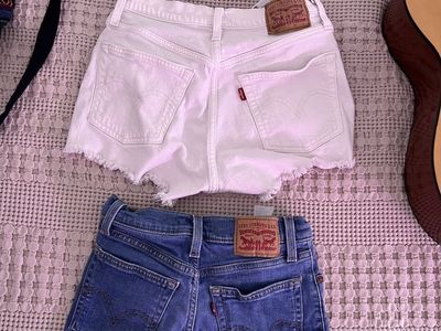 Levi Shorts Women