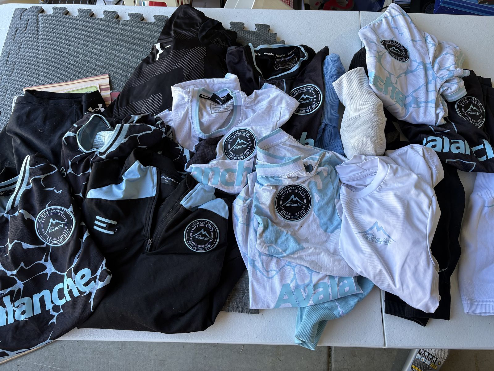 Utah Avalanche Soccer gear, jerseys and accessories Youth size Large $50 for everything in Draper