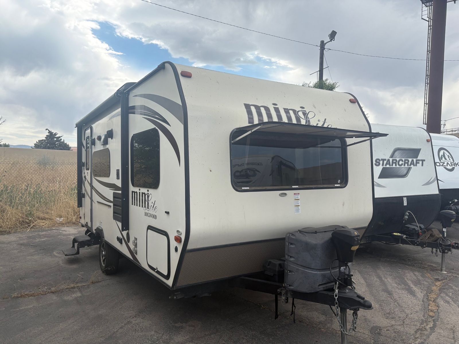 Forest River Flagstaff Micro Lite 1909S Travel Trailer Camper RV - Full Bathroom, Queen Bed, Awning