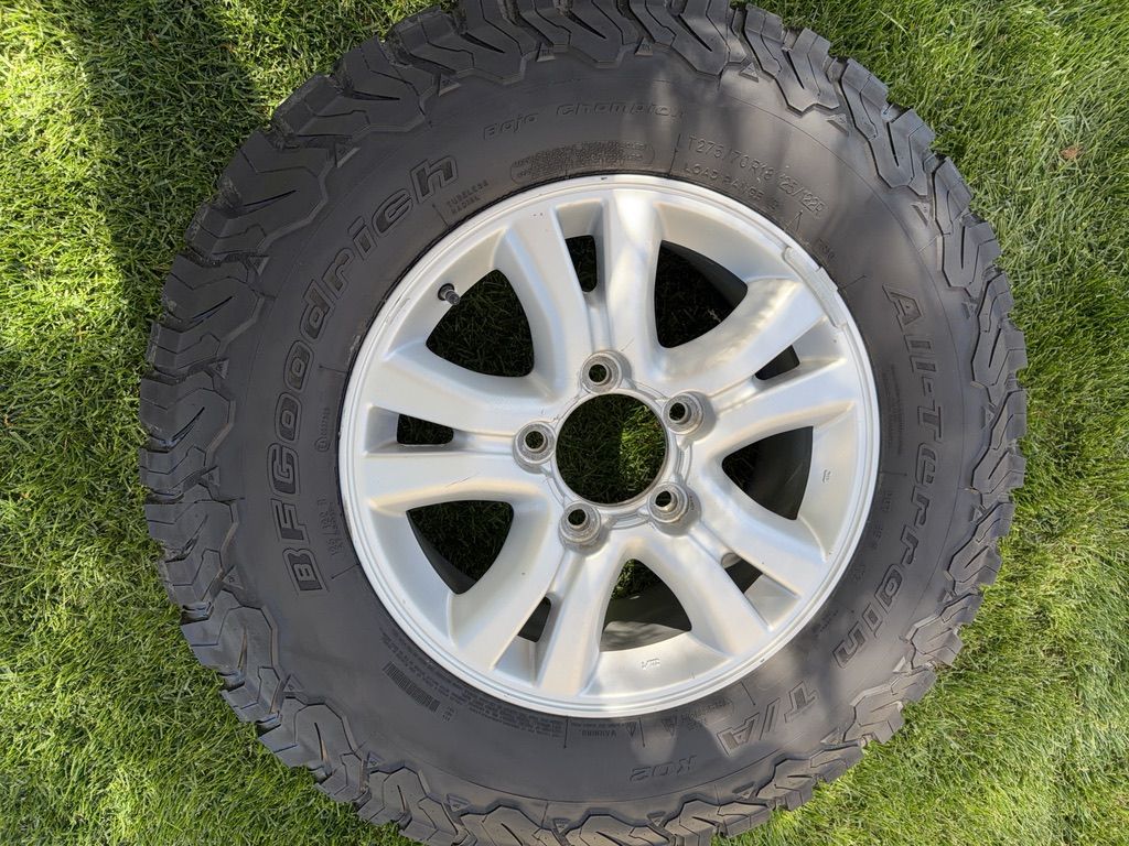 275/70R18 BFG AT KO2 on 5x150 Tundra Wheel