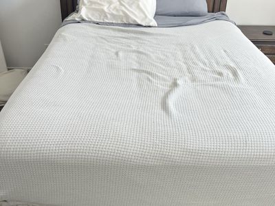 Queen Bedroom Set – Bed, Dresser, Nightstand & Vanity
