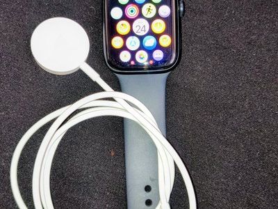 Apple Watch se 2 40mm in good condition works great