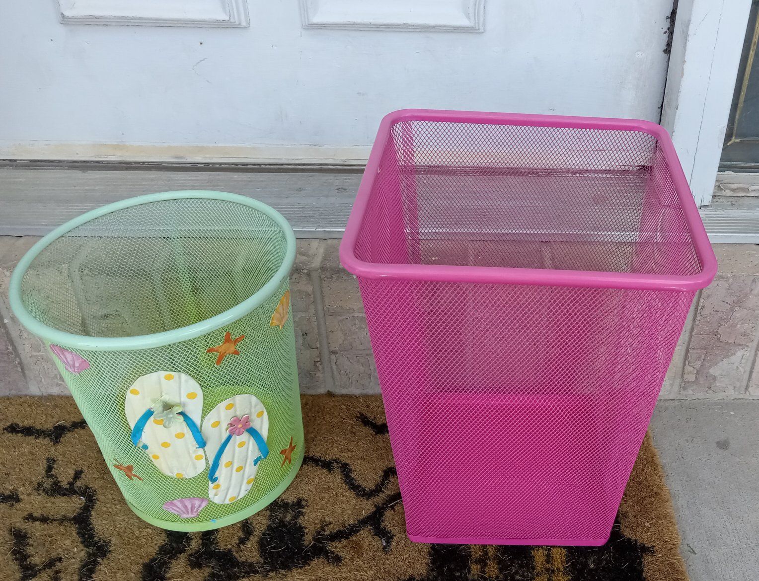 Cute Office/Bedroom Trash Cans Set of 2 Metal Mesh Wastebaskets (Pink Square & Green Flip Flop)