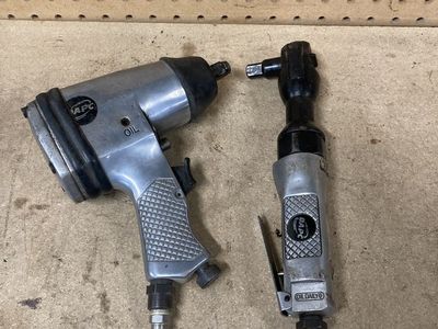 Air impact and ratchet