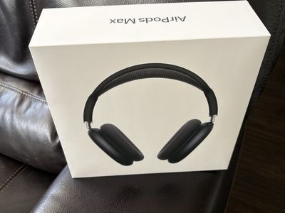 LIKE NEW: AirPods Max 2 - $300