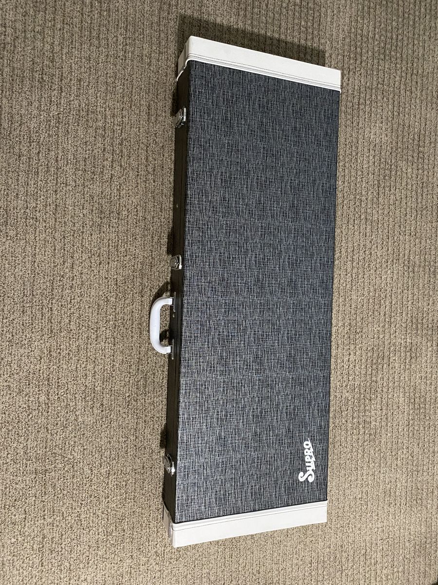 Supro hard case for electric guitar