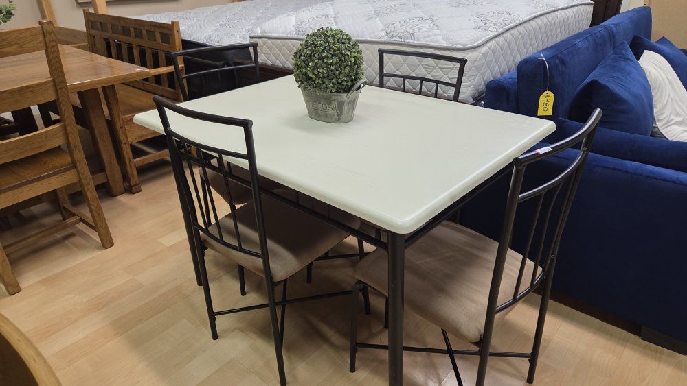 🪑 Small 5 piece dining set