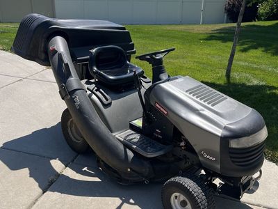 Craftsman LT2000 17.5HP Riding Lawnmower with Bagger - Gray