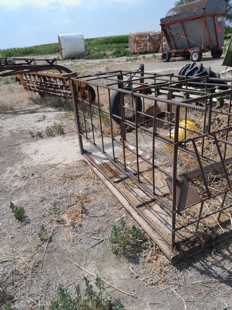 farrowing crates