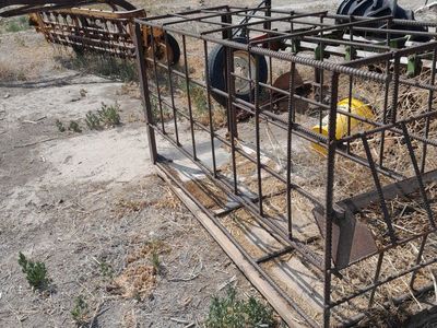 farrowing crates