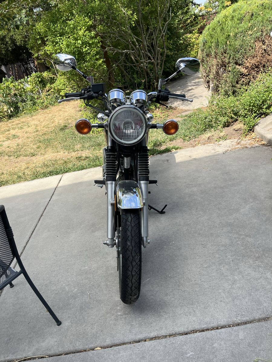Yamaha SR400 Classic Single-Cylinder Street Motorcycle