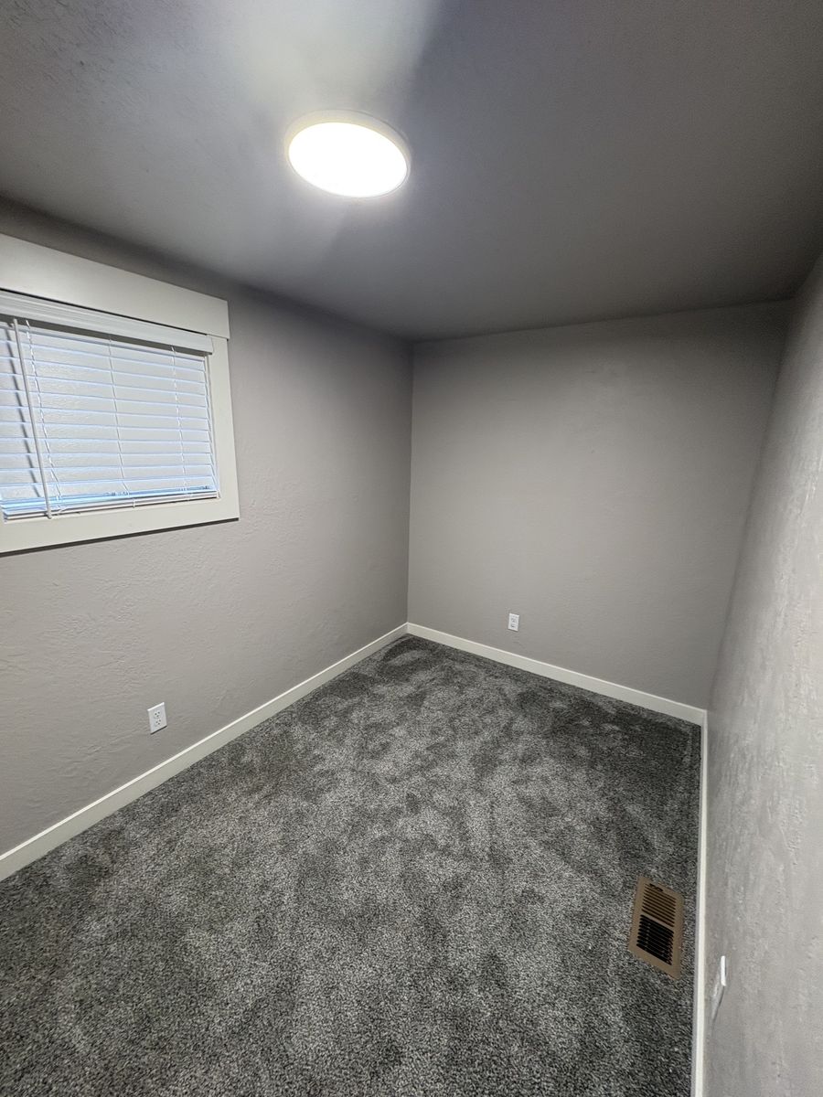 Main image 6