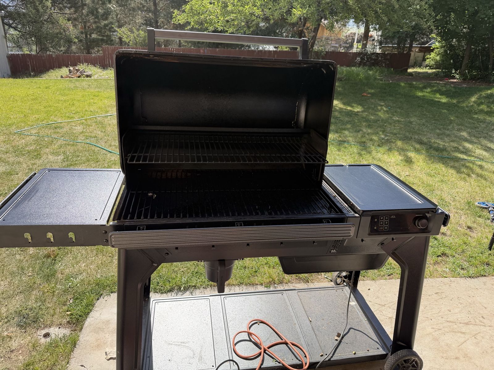 Traeger woodridge pro