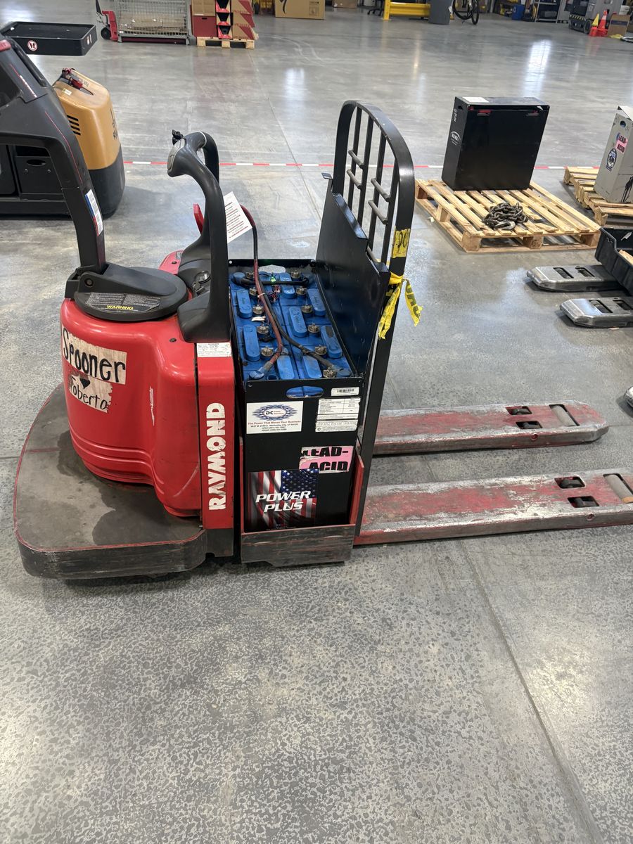 2000 Raymond (Centenial) Pallet Rider
