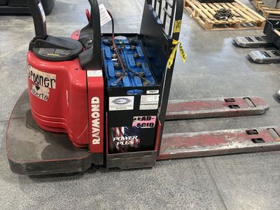 2000 Raymond (Centenial) Pallet Rider