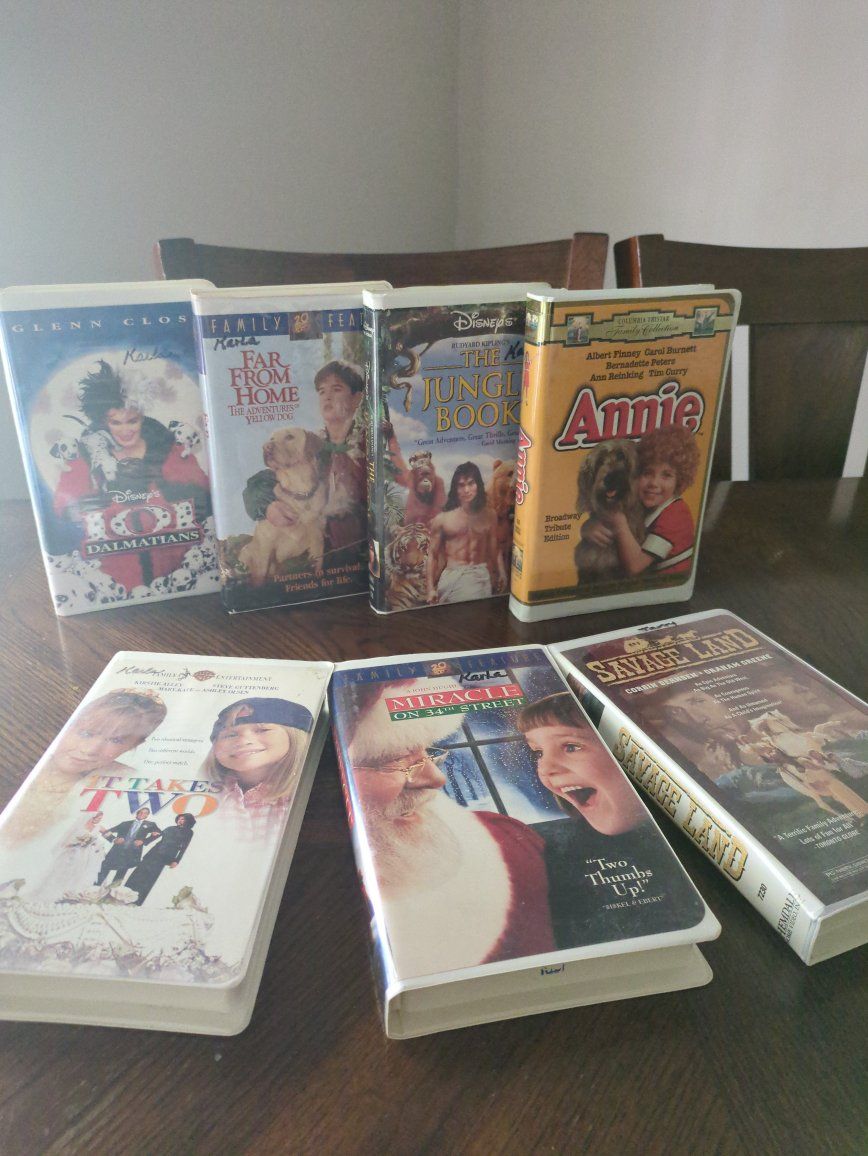 Lot of 7 Vintage VHS Tapes: Disney's 101 Dalmatians, Jungle Book, Annie, It Takes Two, Savage Land, Miracle on 34th