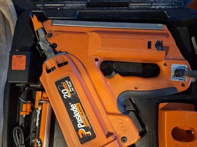 Paslode Cordless 30° Framing Nailer Kit with Case and Manuals