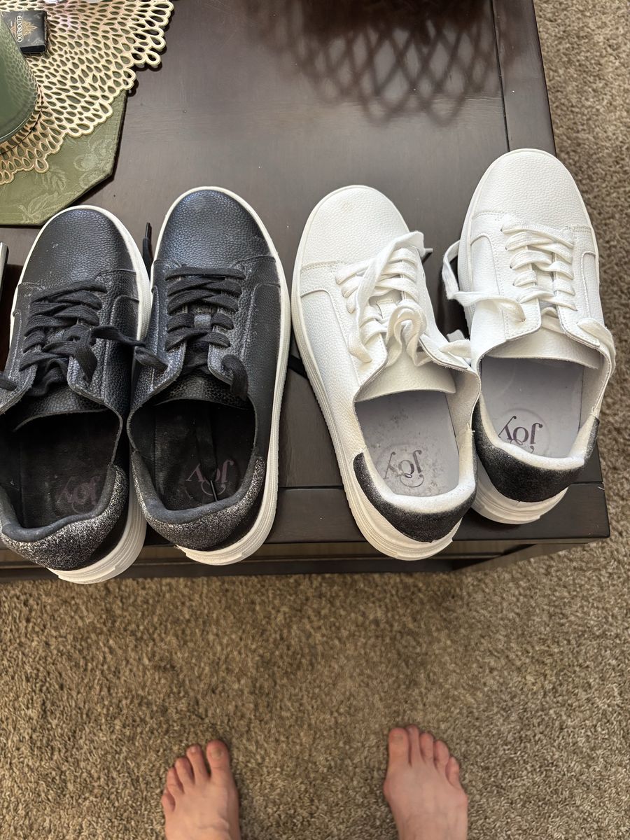 Women's Tennis Shoes, Black & White, Size 7.5 - New, True to Size