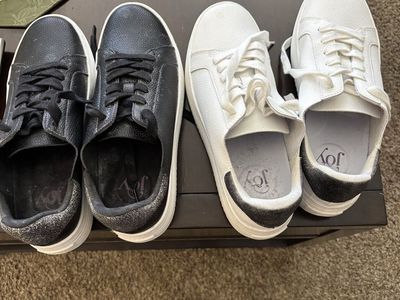 Women's Tennis Shoes, Black & White, Size 7.5 - New, True to Size