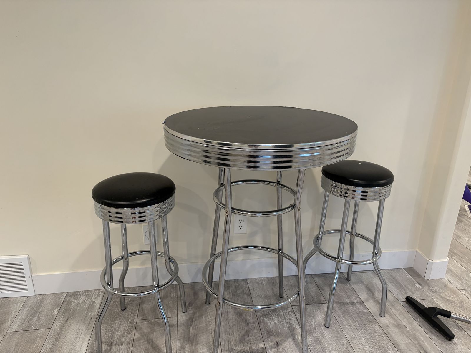Retro 1950s Style Diner High Top Pub Table Set with 2 Barstools - Chrome & Black