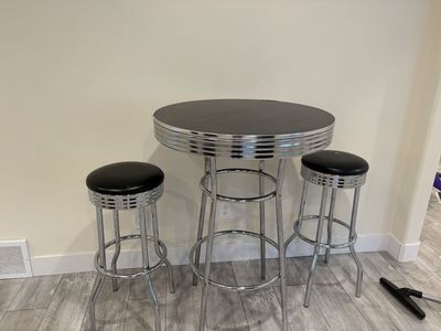 Retro 1950s Style Diner High Top Pub Table Set with 2 Barstools - Chrome & Black