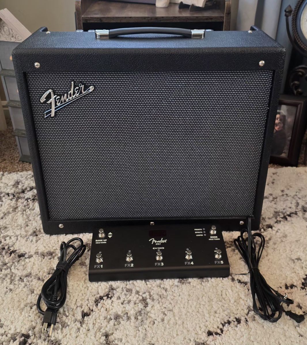 PRISTINE FENDER GTX100 with footswitch