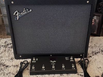 PRISTINE FENDER GTX100 with footswitch