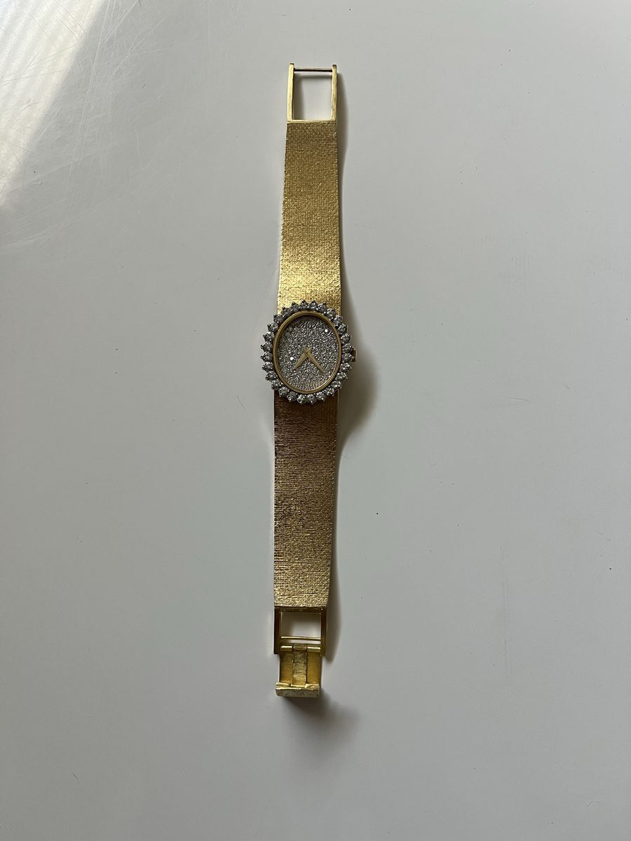 Vintage 18KT (stamped) Yellow Gold watch. Diamond encrusted. Pave face.