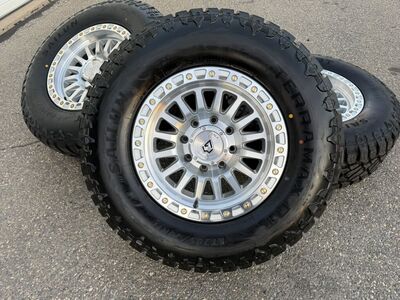 17” Arena 8 Lug 8x6.5 | 8x165 33” R/T 285/70R17