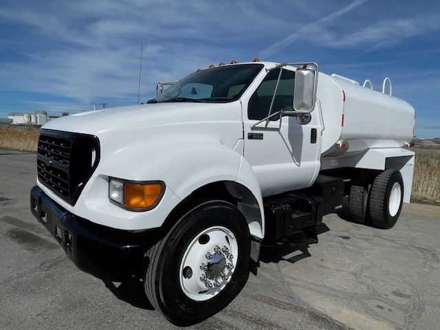 2001 Water Tank Truck (No Sprayers)