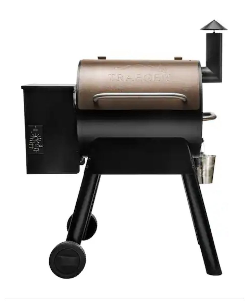 BRAND NEW IN THE BOX TRAEGER 22 PRO MODEL SMOKER/ PELLET GRILL