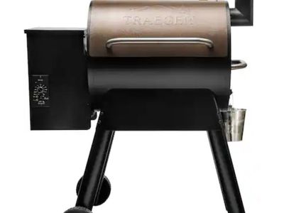 BRAND NEW IN THE BOX TRAEGER 22 PRO MODEL SMOKER/ PELLET GRILL